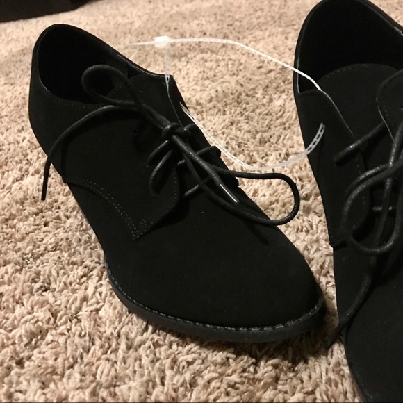 💋SOLD! NEW Black Suede Heeled Booties size 8M - Picture 5 of 6